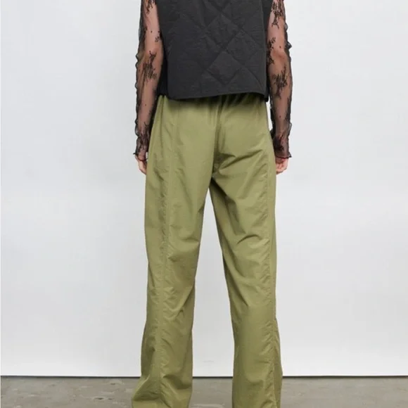 Elastic Drawstring Waist and Bottom Detail - Picture 2 of 6